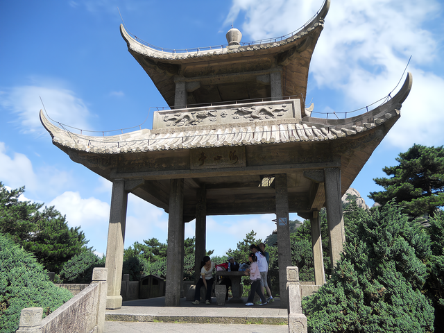 Lotus-Pavilion-Huangshan